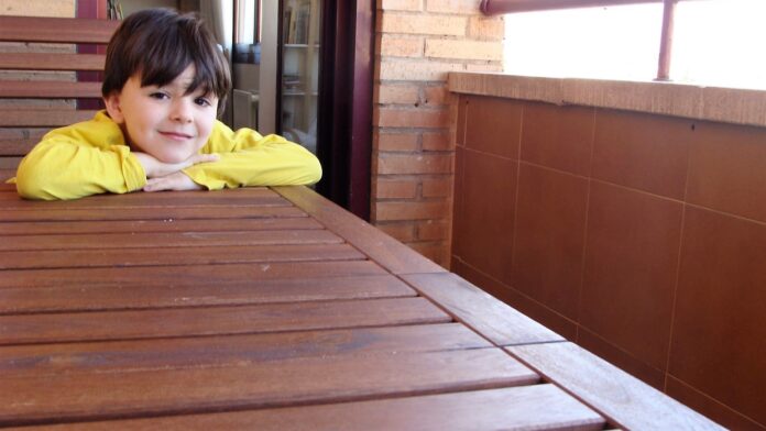 El pequeño David López, en su domicilio familiar.