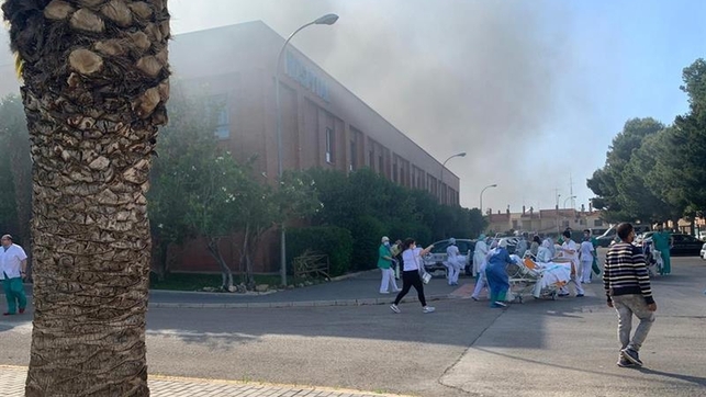 Incendio en el Hospital de Hellín. (Foto: EFE)