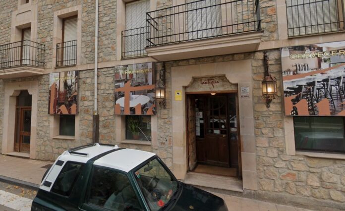 Fachada del bar Lantigua, en Sigüenza.