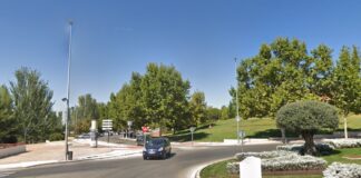 El mercadillo se extiende desde la Glorieta del Retén de Cogolludo, pasado el puente de Aguas Vivas.