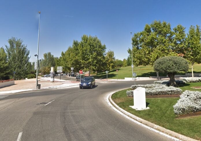 El mercadillo se extiende desde la Glorieta del Retén de Cogolludo, pasado el puente de Aguas Vivas. El mercadillo se extiende desde la Glorieta del Retén de Cogolludo, pasado el puente de Aguas Vivas.