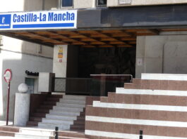 Acceso a la Delegación de la Junta de Comunidades en Guadalajara. (Foto: La Crónic@)