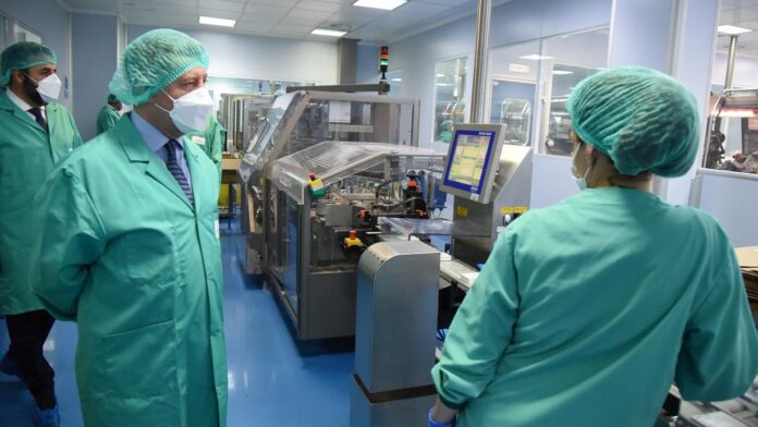 Page, durante su reciente visita a los laboratorios de Azuqueca de Henares.