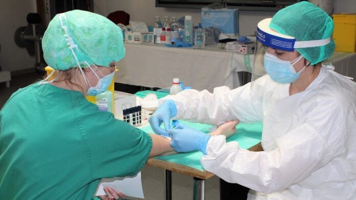 Prueba de coronavirus a sanitarios de la provincia de Guadalajara.