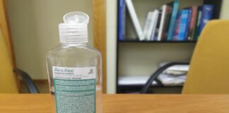 Envase de solución hidroalcohólica. (Foto: La Crónic@)