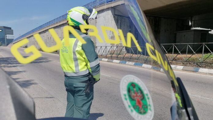 Agente de la Guardia Civil de Tráfico en Guadalajara.