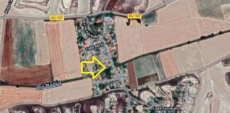 El río Badiel atraviesa una urbanización de Hita. (Foto: Google Maps)