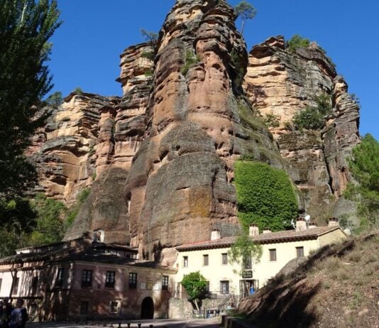 Dicen que es la ermita más bonita de España y está en Guadalajara. ¿Qué te parece? Santuario del Barranco de la Hoz, en Corduente.