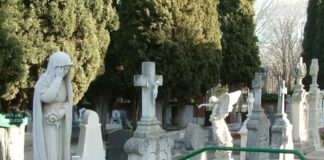 Sepulturas en uno de los patios más antiguos del cementerio de Guadalajara. (Foto: La Crónic@)