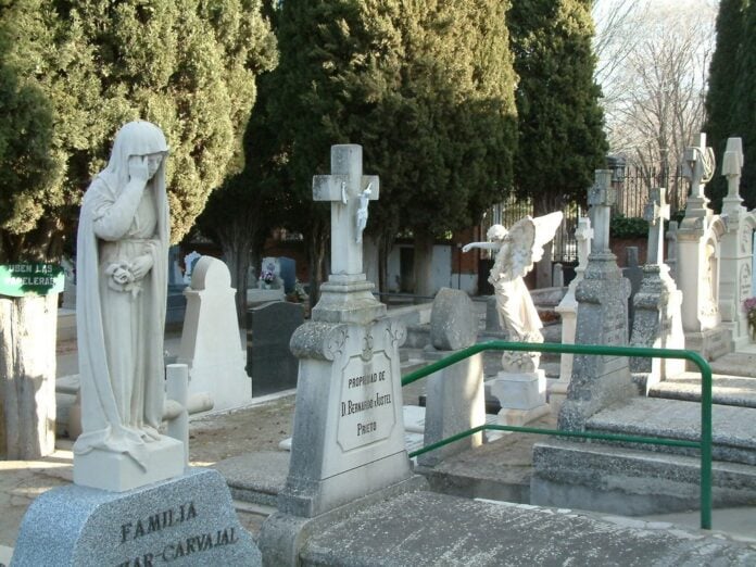 Sepulturas en uno de los patios más antiguos del cementerio de Guadalajara. (Foto: La Crónic@)