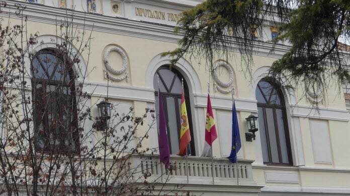 Fachada de la Diputación de Guadalajara. (Foto: La Crónic@)