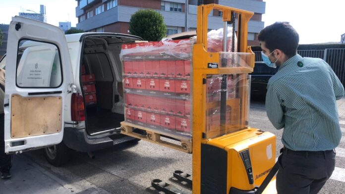 Entrega de alimentos por parte de Mercadona a Cáritas Guadalajara.