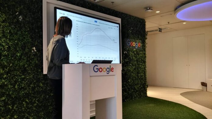 Sesión de trabajo para periodistas en la sede madrileña de Google. (Foto: La Crónic@)