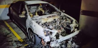 Así ha quedado el vehículo incendiado.