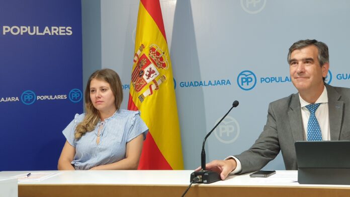 Itziar Asenjo y Antonio Román, en su rueda de prensa.