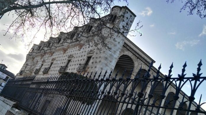 Fachada del Palacio del Infantado, en Guadalajara. (Foto: La Crónic@)