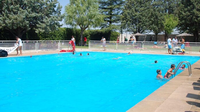 Piscina municipal de Yunquera de Henares.