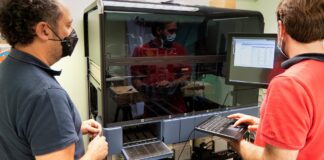 El «robot» que anunció Page ya está en Guadalajara: puede hacer 1.000 test al día del COVID-19 Instalación y puesta a punto del nuevo sistema para hacer test de COVID-19 en el Hospital de Guadalajara.