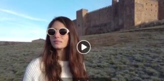 Fotograma del vídeo promocional de Turismo de Castilla-La Mancha, con el castillo de Sigüenza al fondo.