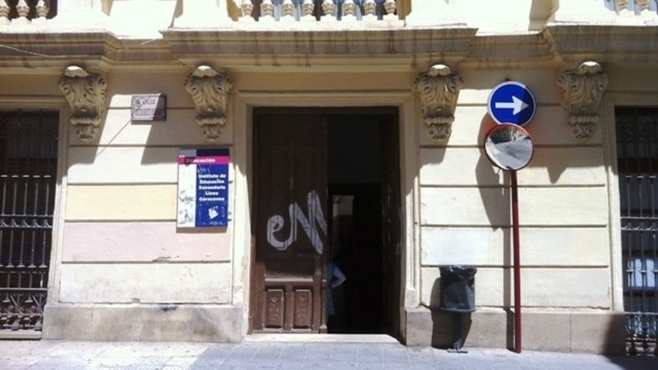 Fachada del Liceo Caracense, donde cursaba estudios uno de los alumnos con mejores notas en la EvAU de la Universidad de Alcalá en 2020.