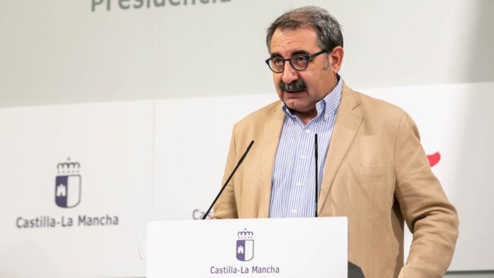 El consejero de Sanidad de Castilla-La Mancha, Fernández Sanz, en su rueda de prensa del 14 de julio de 2020.