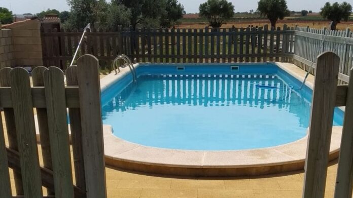 Esta es la piscina del hotel de Villarrobledo donde se vivió una muy dramática situación.