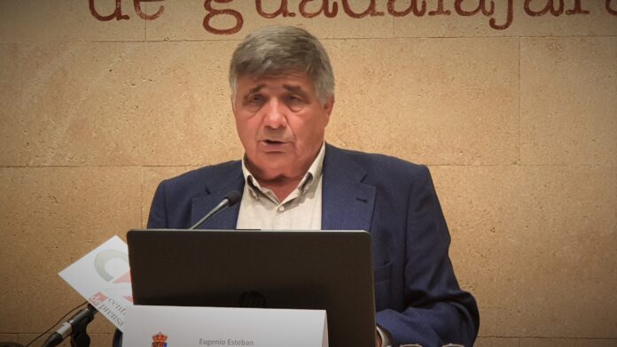 El alcalde de Tamajón, Eugenio Esteban de la Morena, durante su rueda de prensa el 15 de julio de 2020.