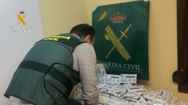 Parte de las mascarillas fuera de norma localizadas por la Guardia Civil.