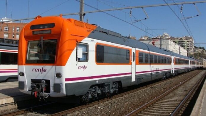 Tren utilizado por RENFE para sus líneas de media distancia.