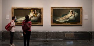 Majas y mascarillas en la nueva realidad del Museo del Prado.