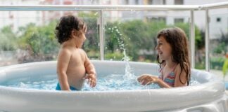 Hasta la piscina más pequeña puede ser potencialmente peligrosa y facilitar el ahogamiento de un niño que no esté vigilado.