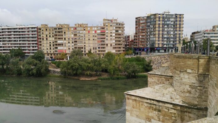 El Ebro, a su paso por Zaragoza. (Foto: La Crónic@)