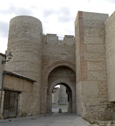 Puerta de San Basilio, en Cuéllar.