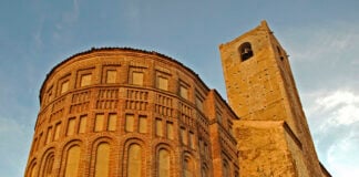 Cuéllar también merece una visita por su mudéjar.