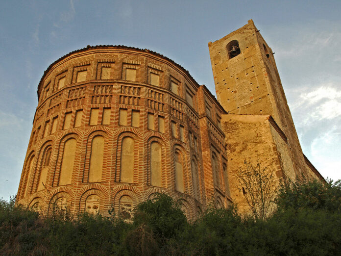Cuéllar también merece una visita por su mudéjar.
