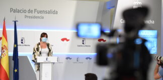 La Junta no se conforma ante el próximo trasvase, que será de máximos Blanca Fernández, en rueda de prensa el 11 de agosto de 2020, en el Palacio de Fuensalida.