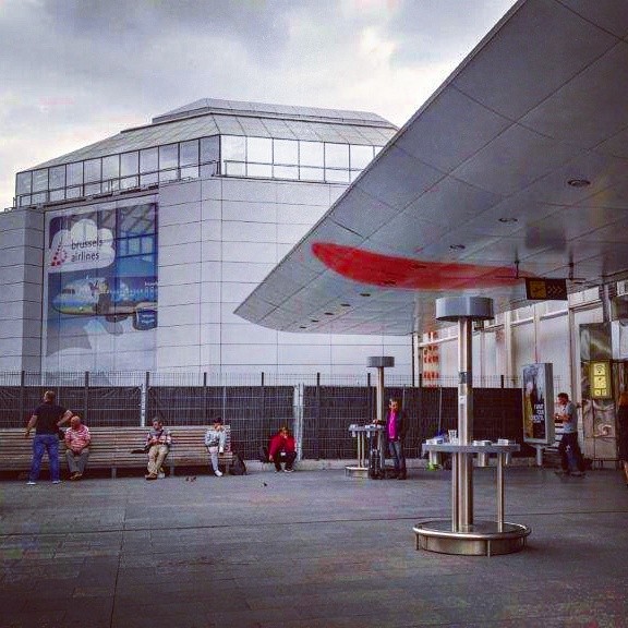 Exterior del aeropuerto de Bruselas. (Foto: A. González / La Crónic@)