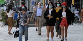 Definitivo: la mascarilla no provoca mal aliento… ni caries A la mascarilla obligatoria se une la prohibición de fumar en la calle sin distancia de seguridad.