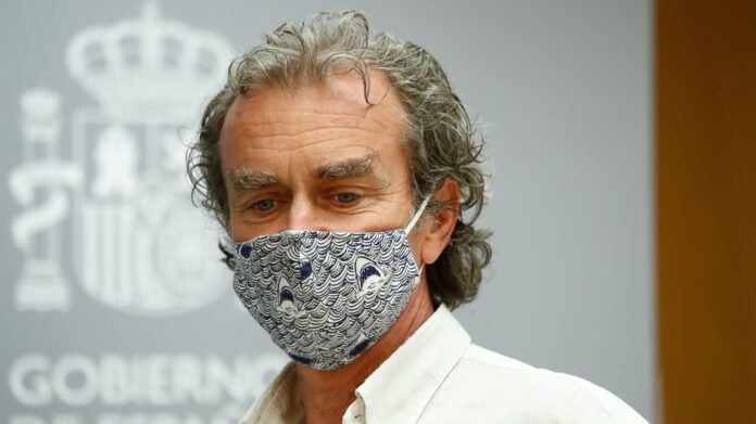 Fernando Simón, antes de comenzar su rueda de prensa del 20 de agosto de 2020 en el Ministerio de Sanidad.