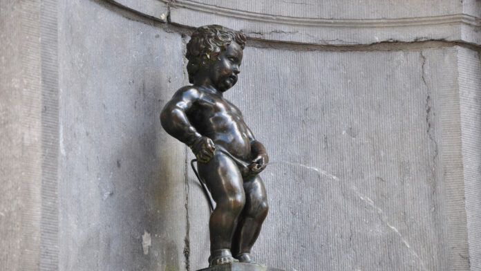 manneken Parece un alegoría de lo que nos hacen los belgas pero no lo es: se trata simplemente del célebre Manneken Pis, de Bruselas.