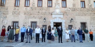 Minuto de silencio en las Cortes de Castilla-La Mancha el 6 de agosto de 2020.