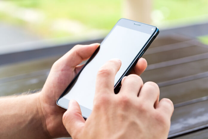 El uso de Internet es permanente: en la calle o en casa, en el móvil o en el ordenador de sobremesa. El uso de Internet es permanente: en la calle o en casa, en el móvil o en el ordenador de sobremesa.