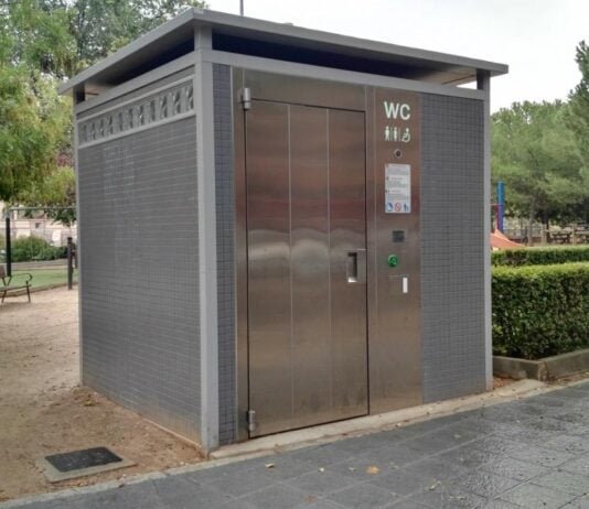 Preguntan a los vecinos qué necesitan y la respuesta es… ¡un urinario! Urinario callejero, en Guadalajara. (Foto: La Crónic@)