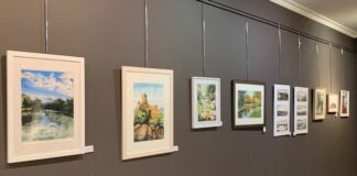 Acuarelas en la sala de arte de la Delegación de la Junta en Guadalajara.