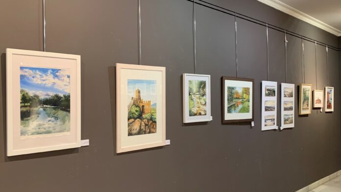 Acuarelas en la sala de arte de la Delegación de la Junta en Guadalajara.