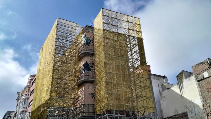 Una década después, estos andamios de la Plaza Mayor son bien conocidos por todos los vecinos de Guadalajara. (Foto: La Crónic@)