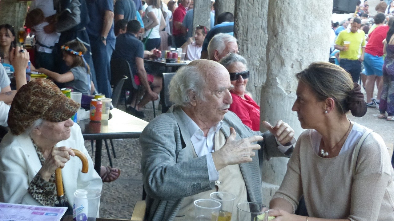 Criado de Val, entre su esposa y Ana Guarinos.