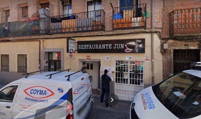 Fachada del restaurante desalojado en Madrid.