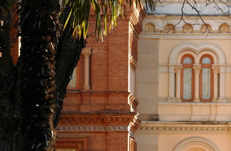 Exterior del colegio de las Adoratrices, en Guadalajara. (Foto: La Crónic@)