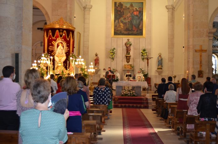 Misa Mayor en honor a la Virgen de la Granja en Yunquera de Henares, el 15 de septiembre de 2020.